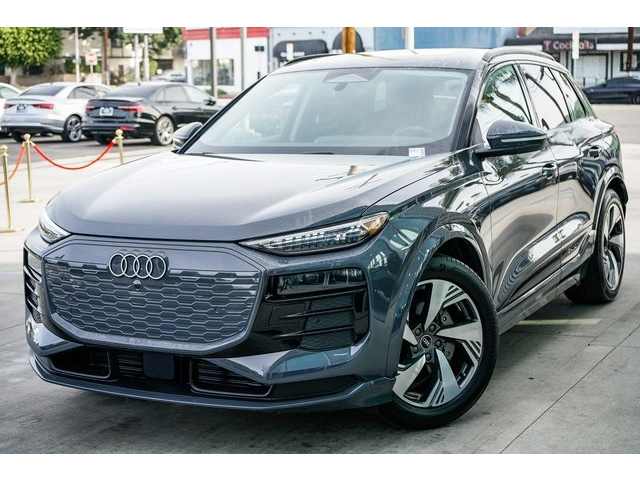 2025 Audi Q6 e-tron Prestige's photo