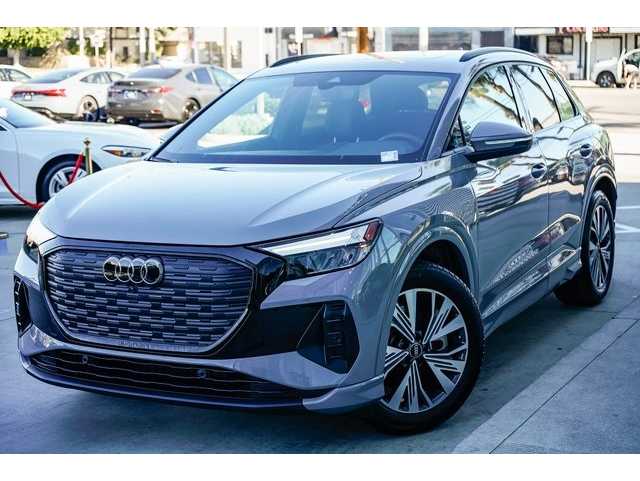 2025 Audi Q4 e-tron Premium's photo