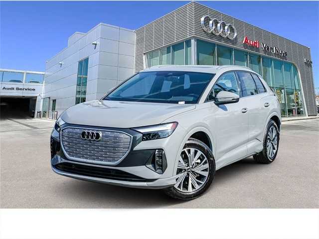 2025 Audi Q4 e-tron Premium's photo