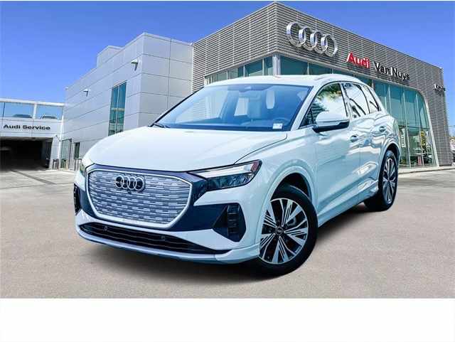 2023 Audi Q4 e-tron Premium's photo