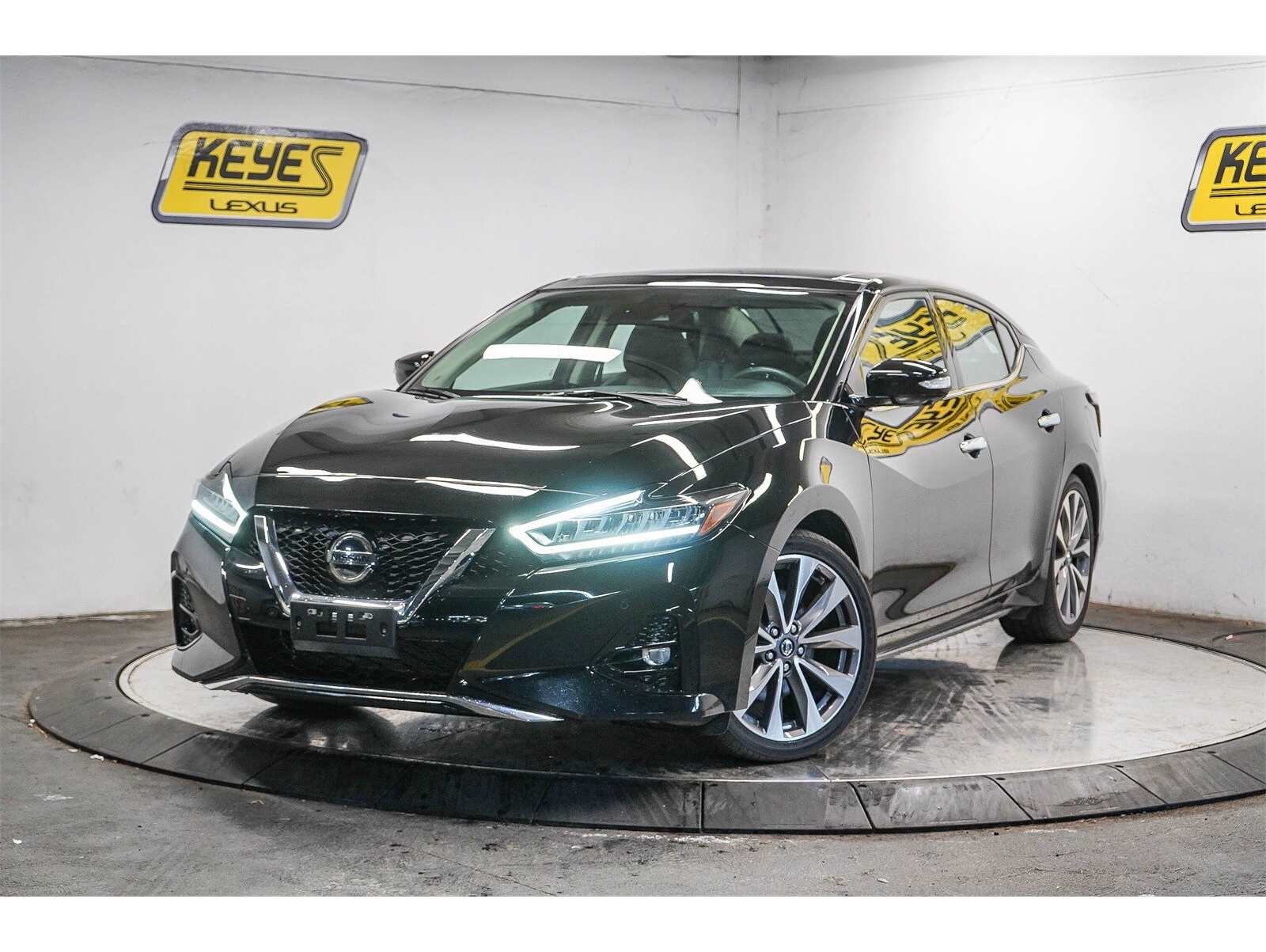 2022 Nissan Maxima Platinum's photo