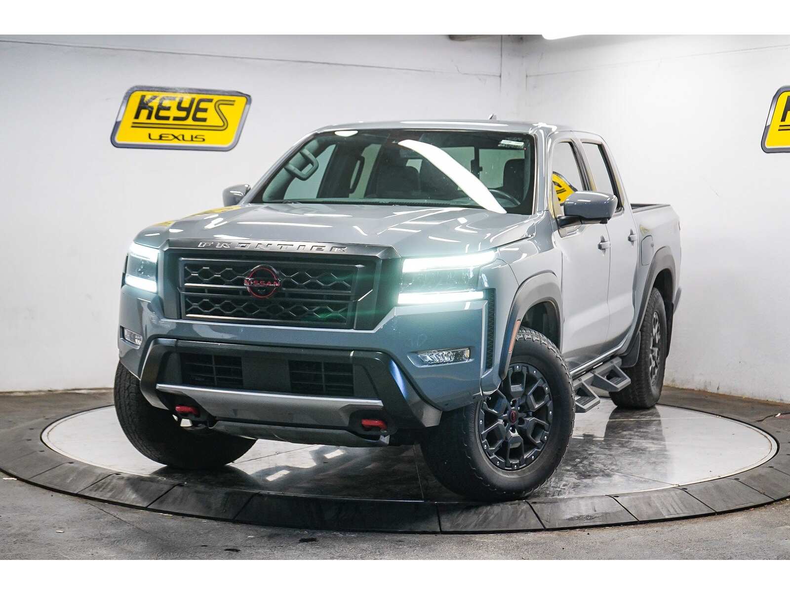 2023 Nissan Frontier PRO-4X's photo