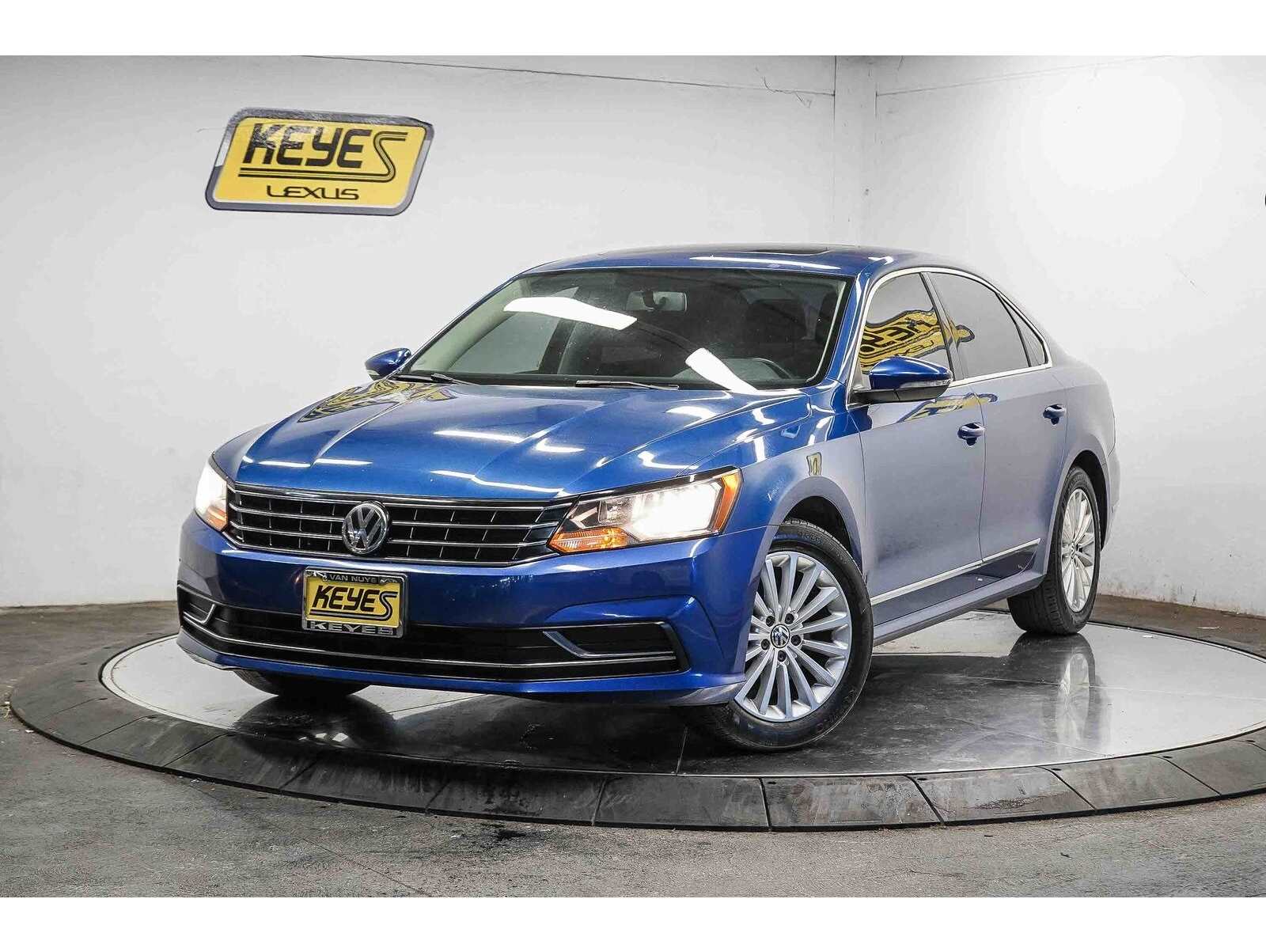 2016 Volkswagen Passat SE's photo