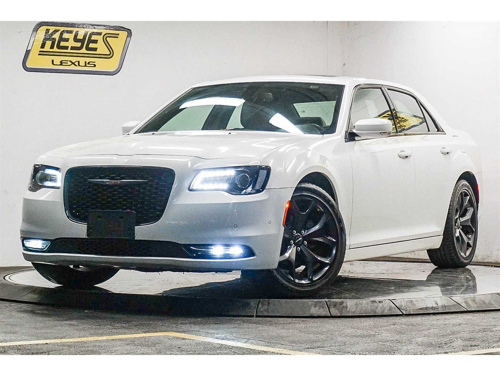 2022 Chrysler 300 S's photo