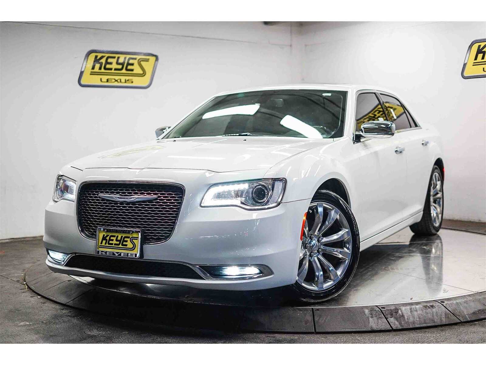 2019 Chrysler 300 Limited's photo