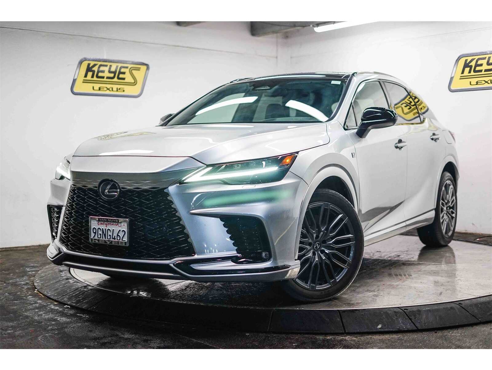 2023 Lexus RX Hybrid 500h's photo