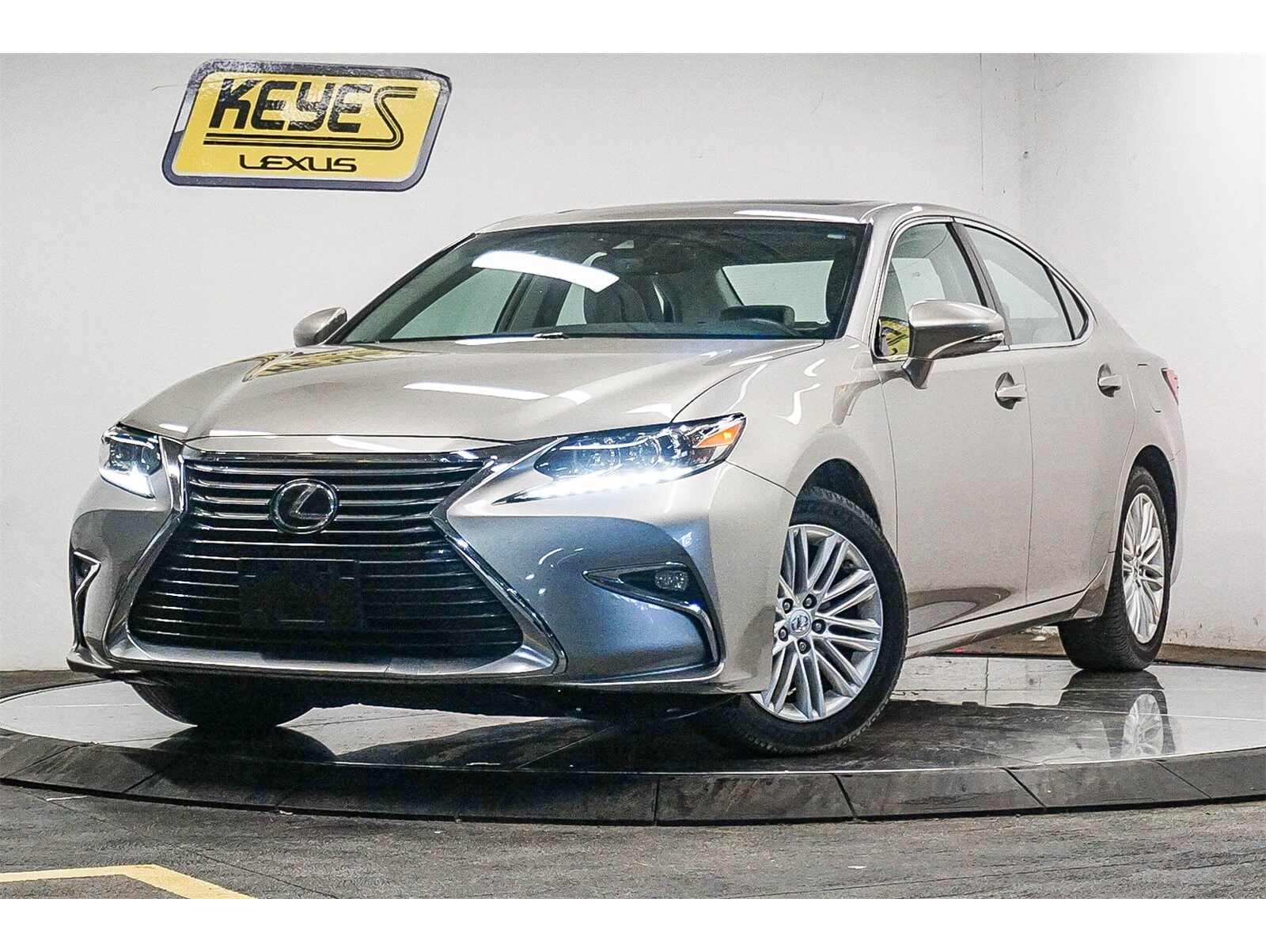 2018 Lexus ES 350's photo