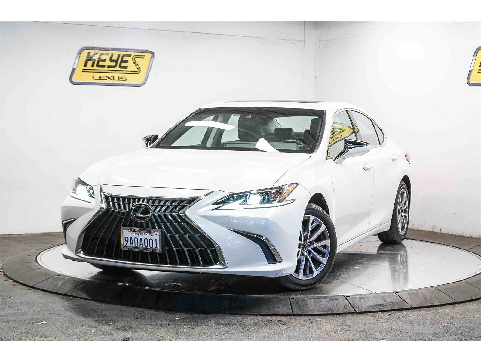 2022 Lexus ES 350's photo