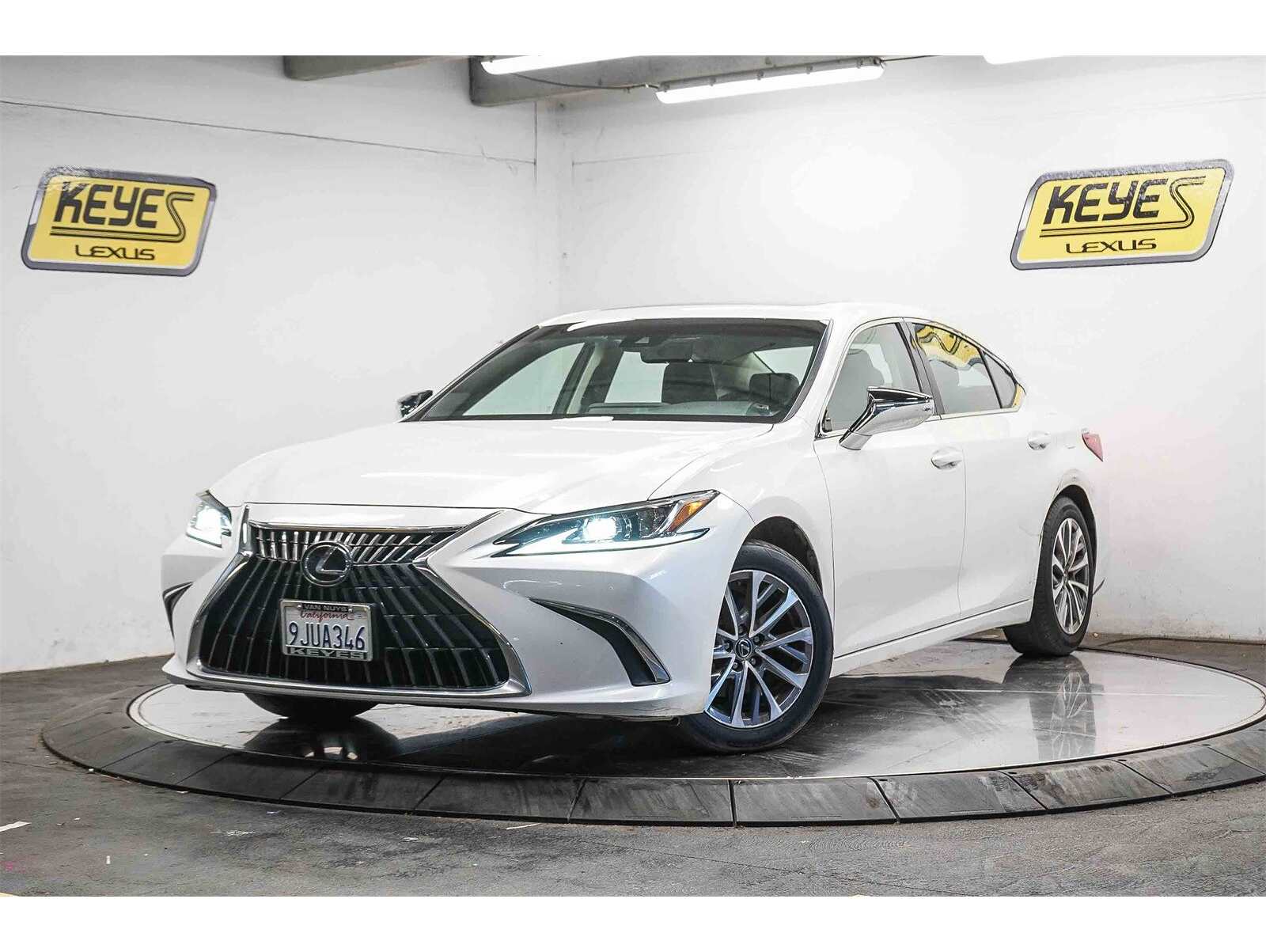 2024 Lexus ES 350's photo