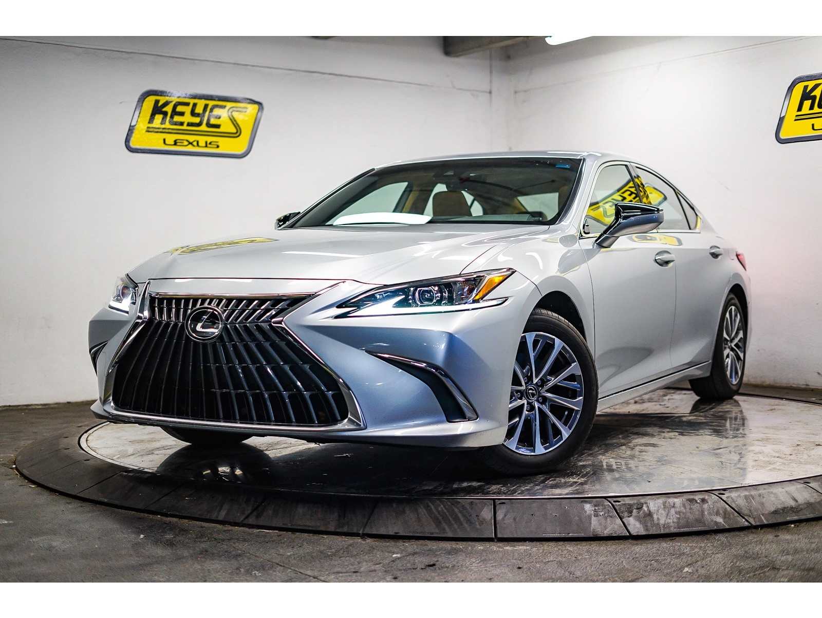 2023 Lexus ES 350's photo