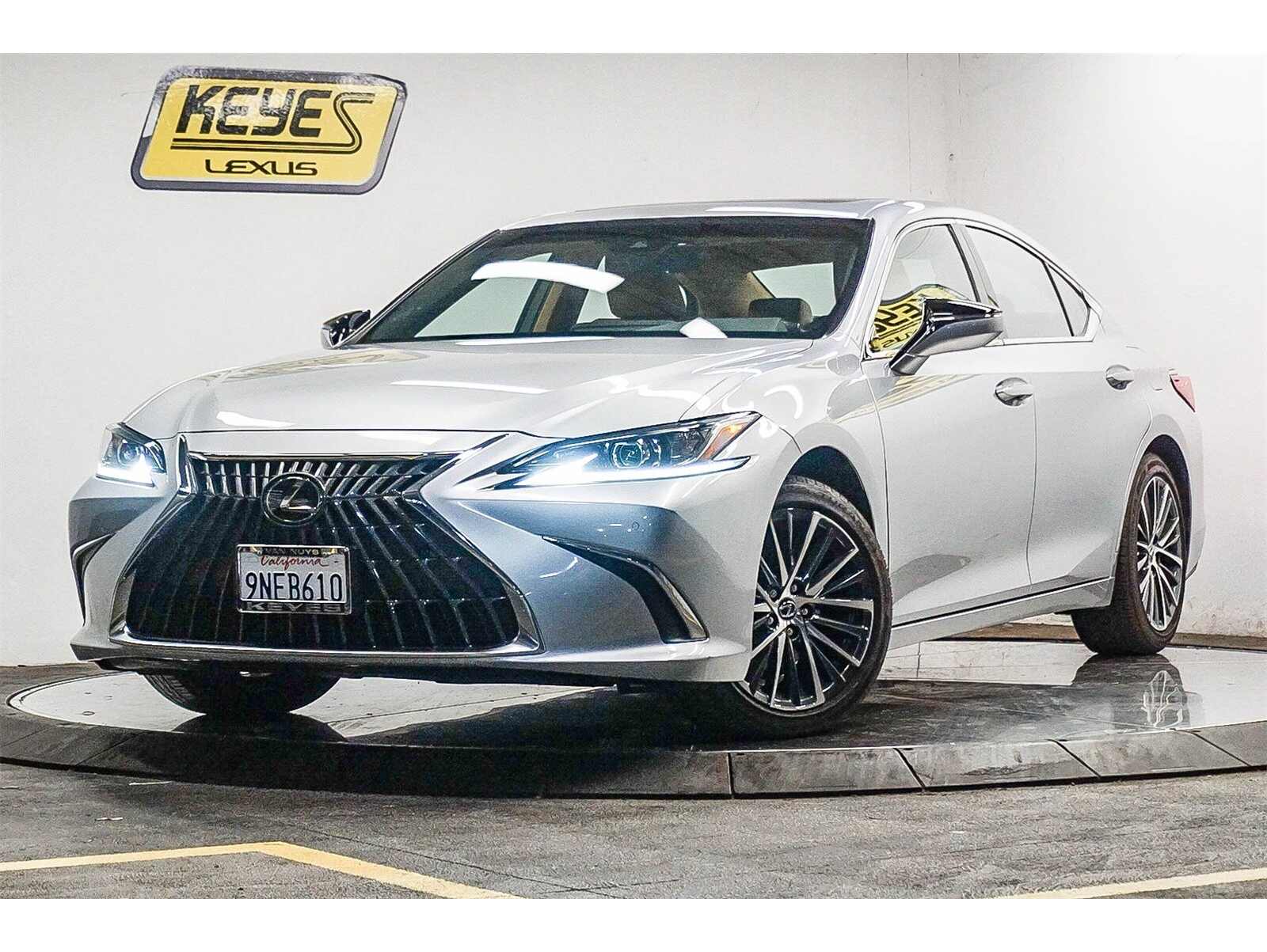 2024 Lexus ES 350's photo