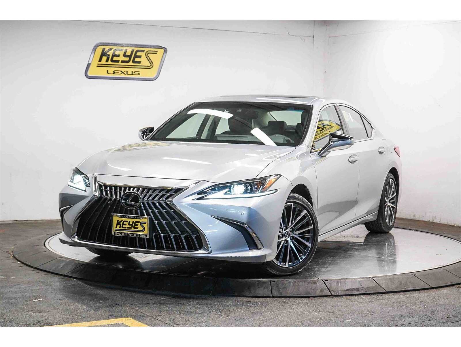 2023 Lexus ES 350's photo