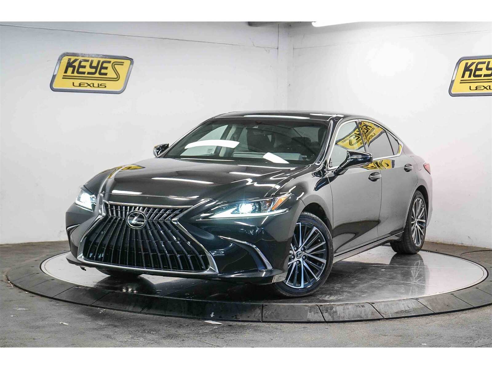 2023 Lexus ES 350's photo