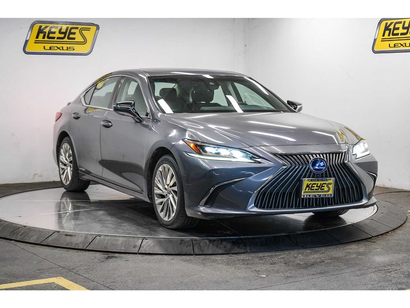 2020 Lexus ES Hybrid 300h Luxury's photo