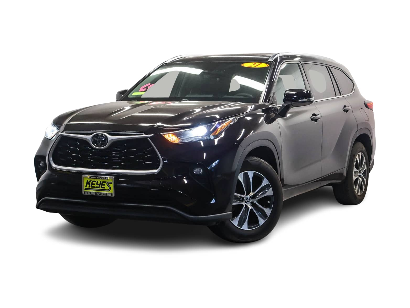 2021 Toyota Highlander XLE Hero Image