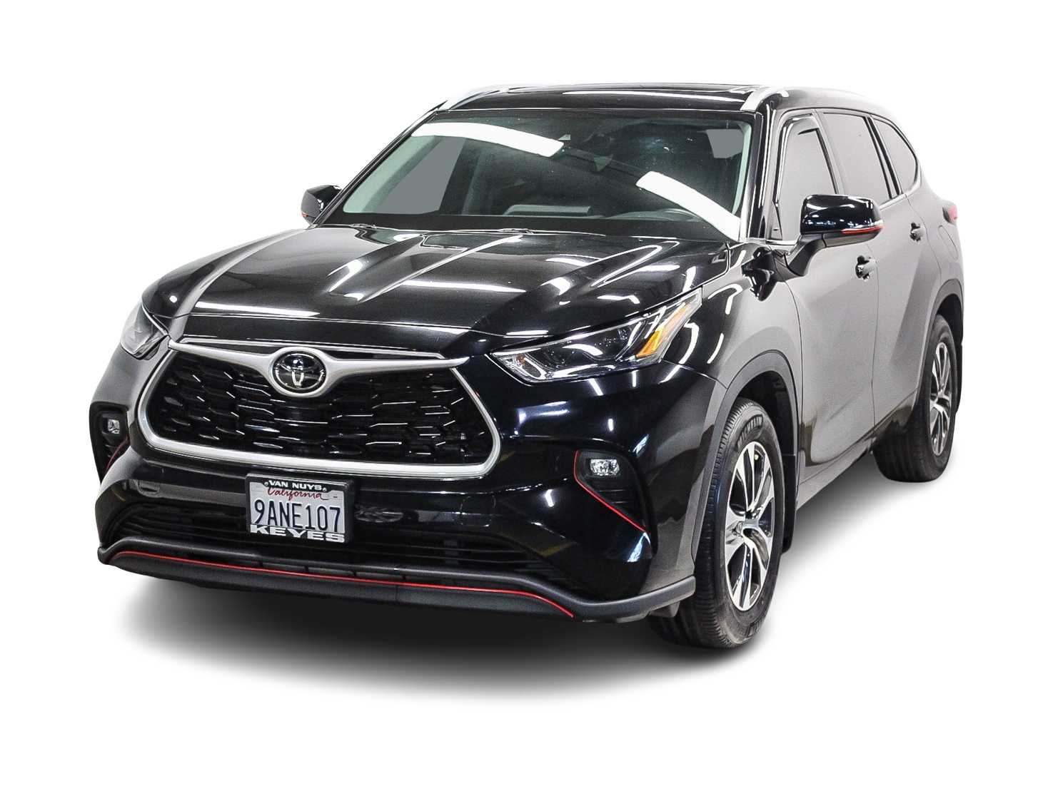 2022 Toyota Highlander XLE Hero Image