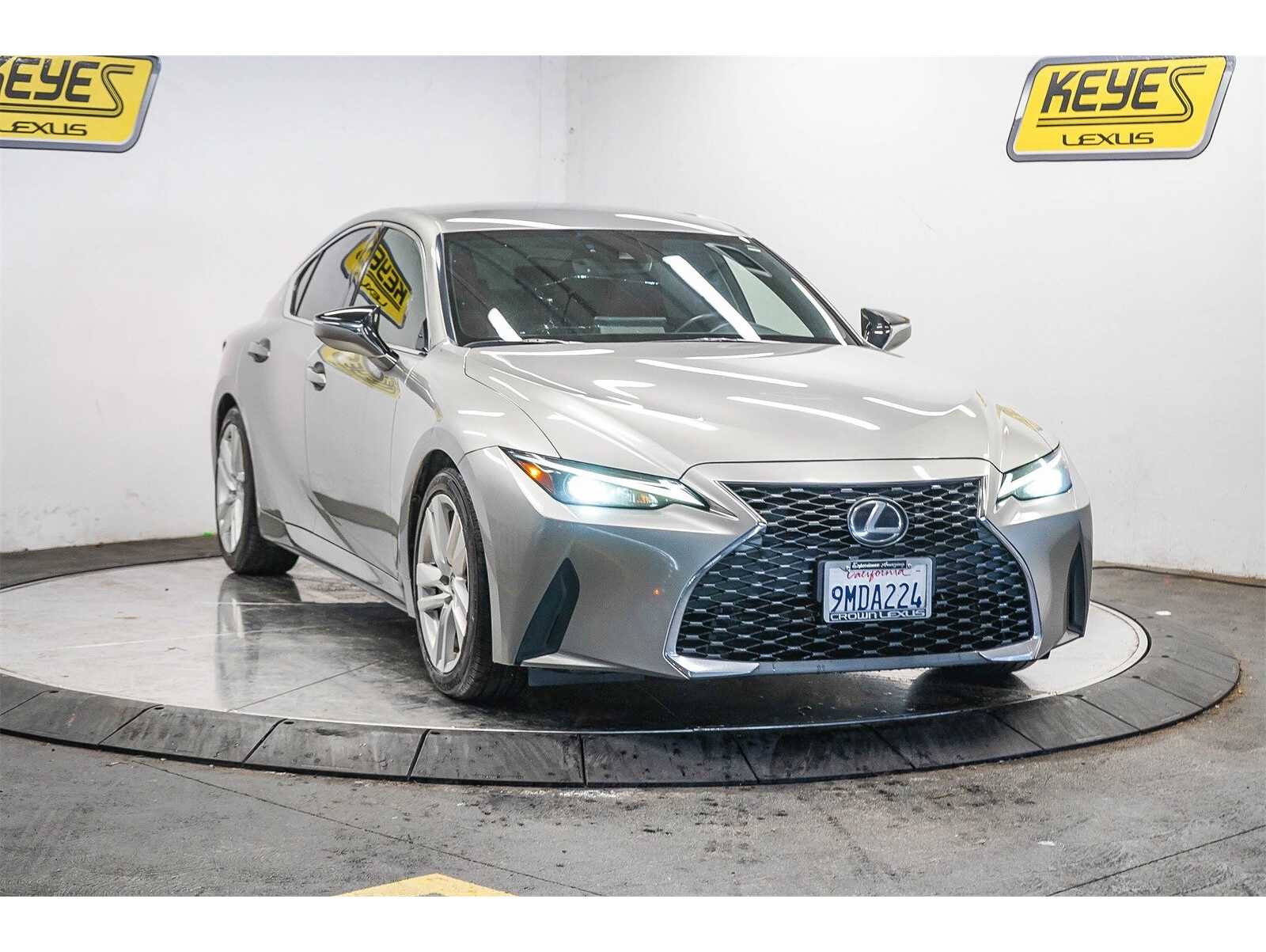 2021 Lexus IS 300's photo