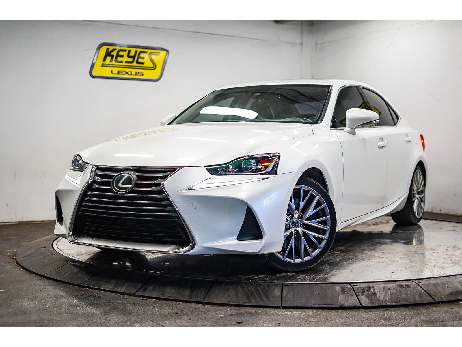 2018 Lexus IS 300's photo