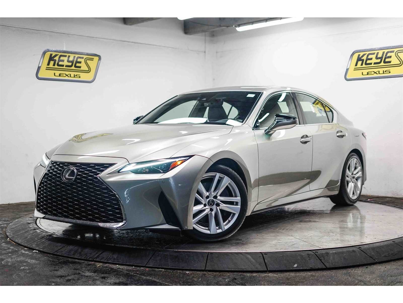 2021 Lexus IS 300's photo