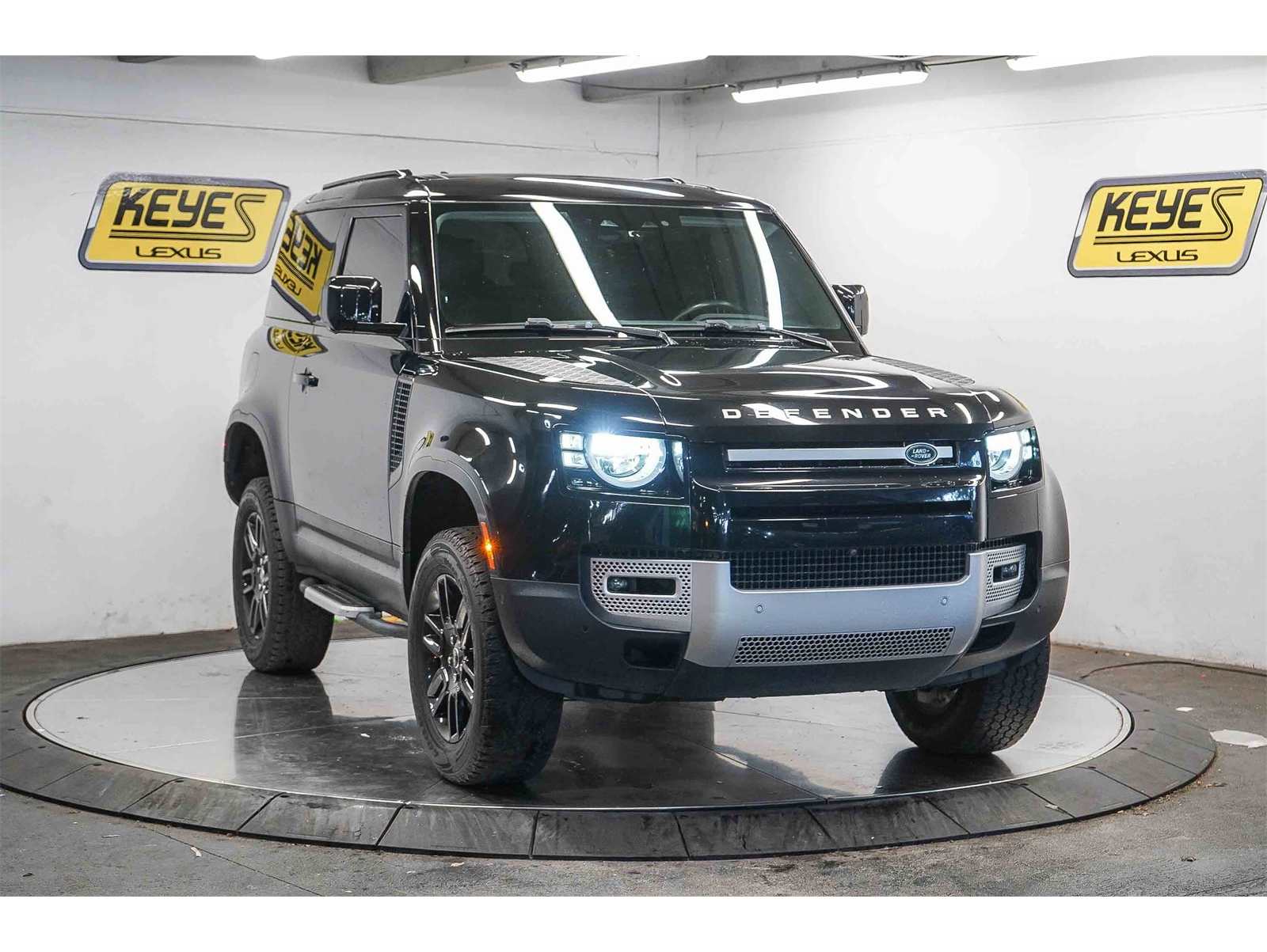 2023 Land Rover Defender S's photo