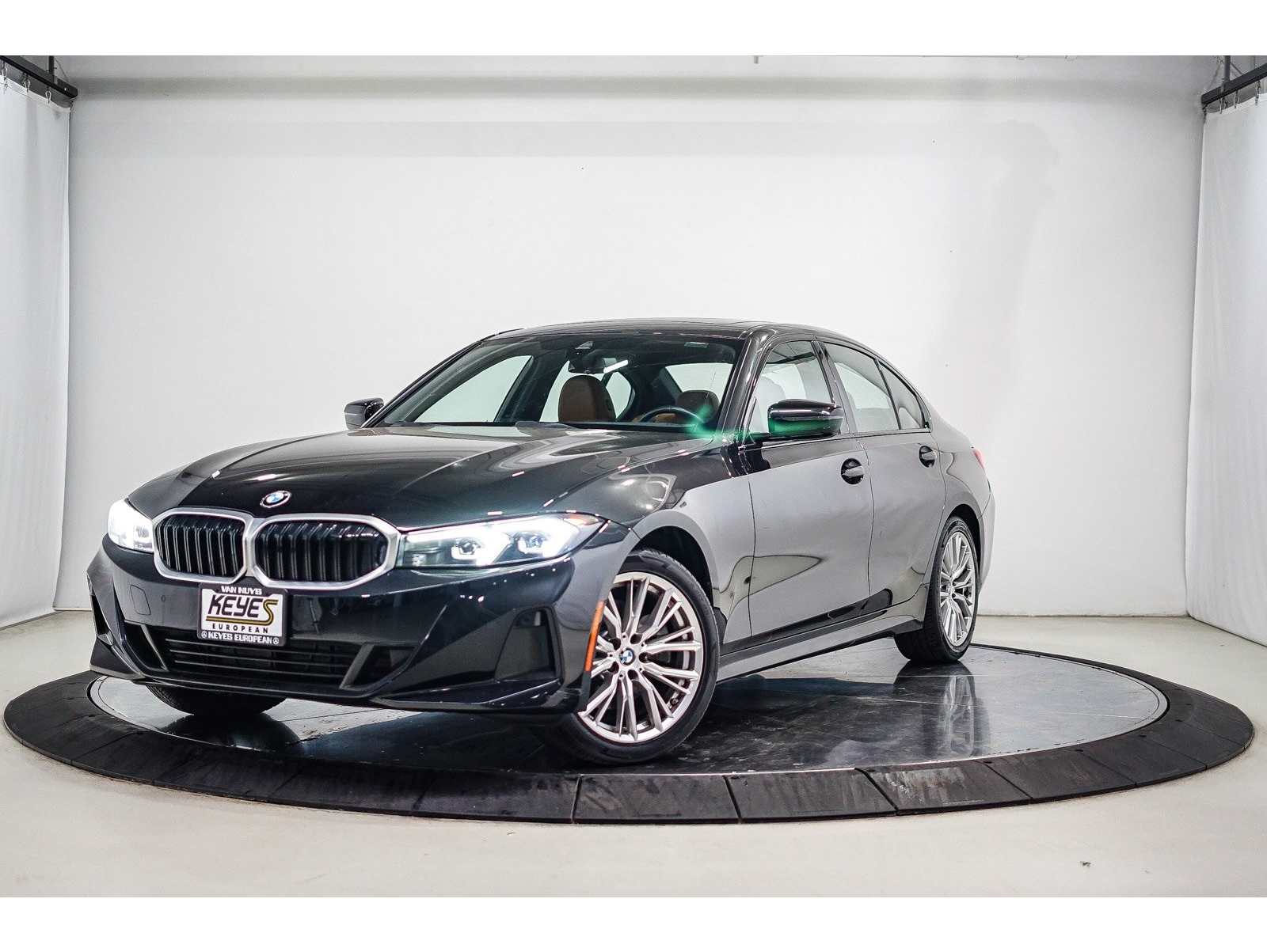 2023 BMW 3 Series 330i's photo