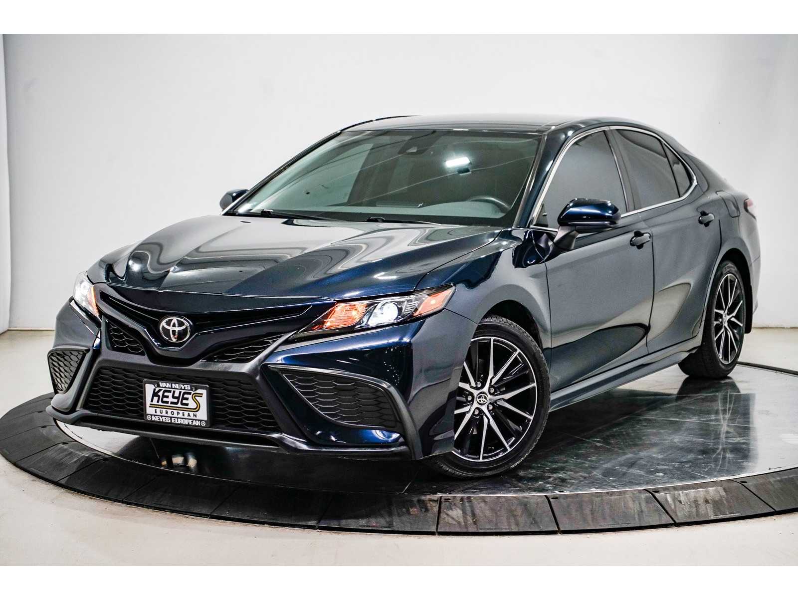 2021 Toyota Camry SE's photo