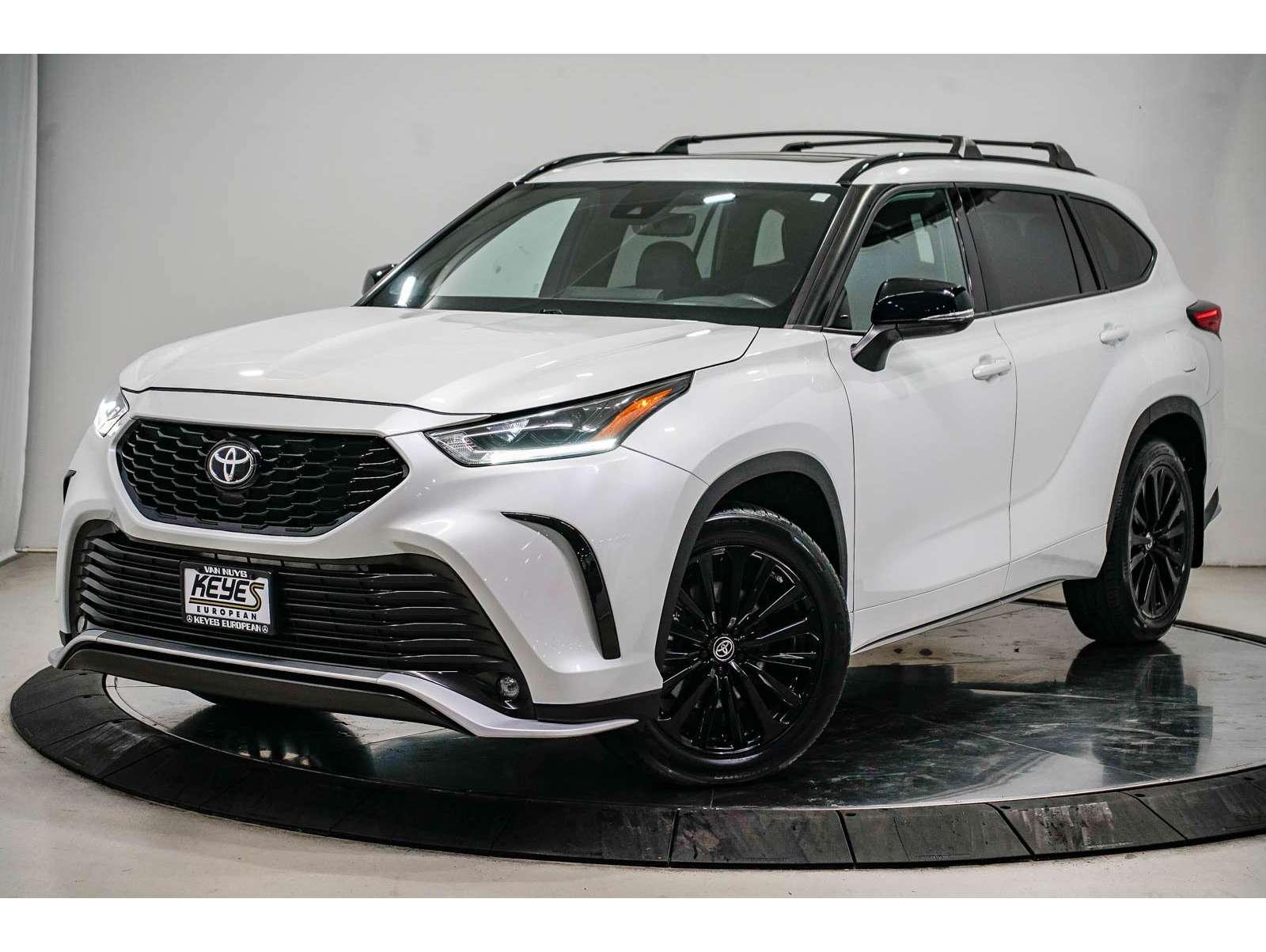 2023 Toyota Highlander XSE's photo