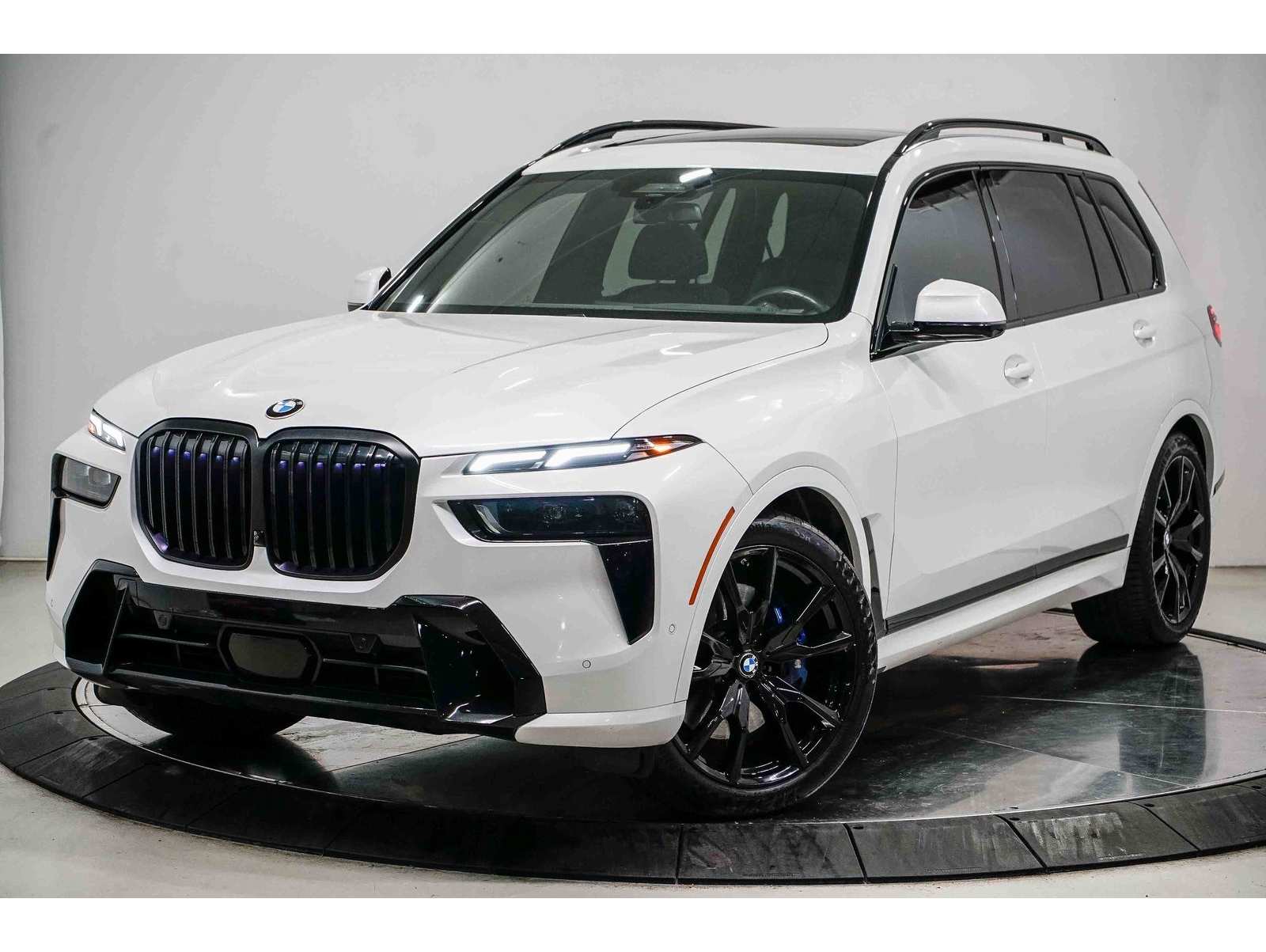 2024 BMW X7 40i's photo
