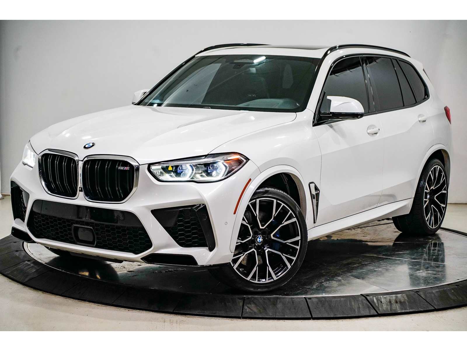 2021 BMW X5 M Base's photo