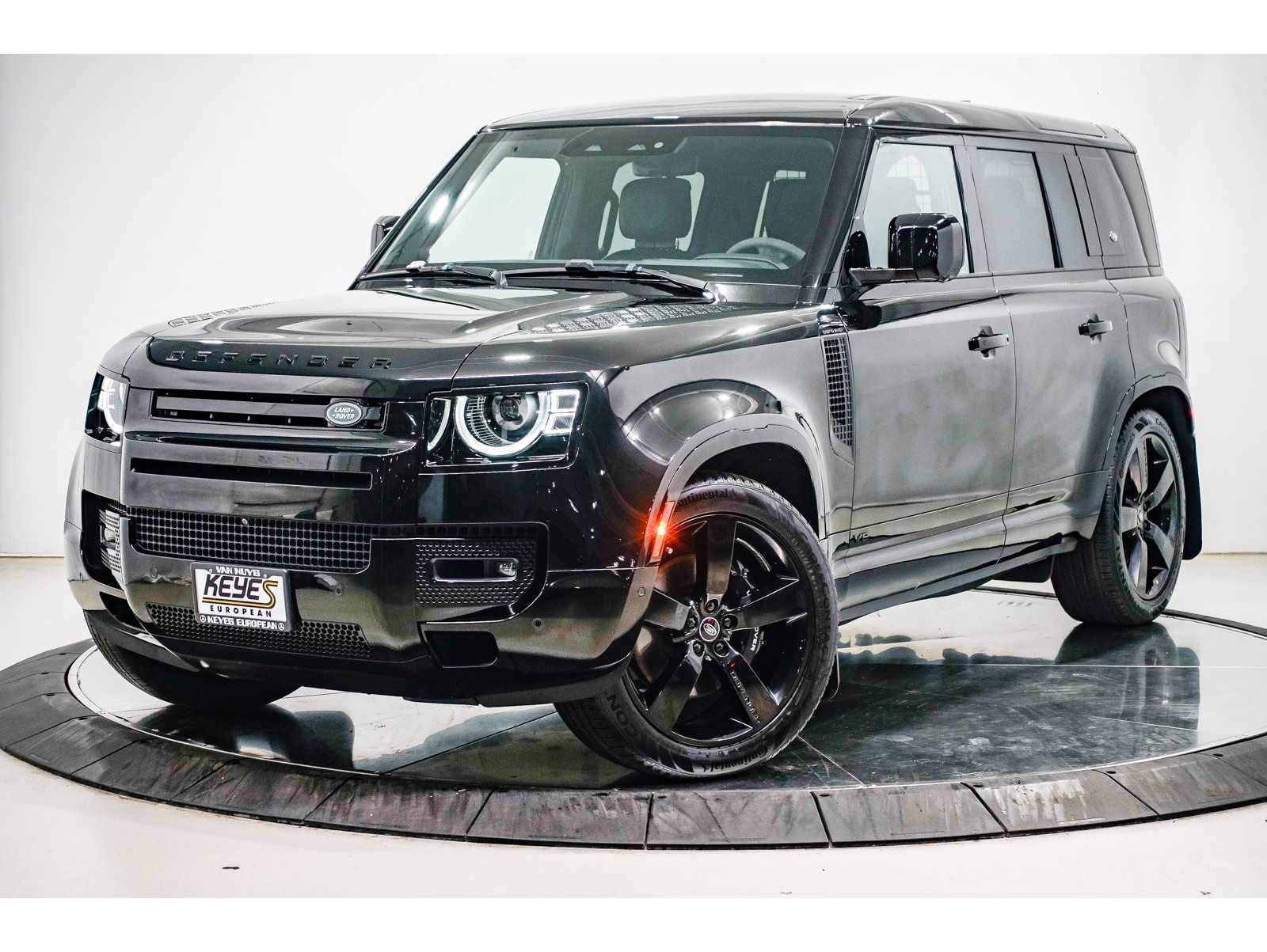 2023 Land Rover Defender V8