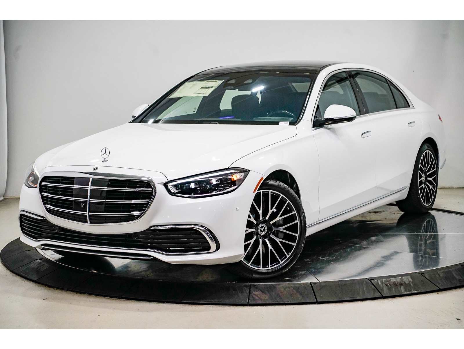 2025 Mercedes-Benz S-Class S 580's photo