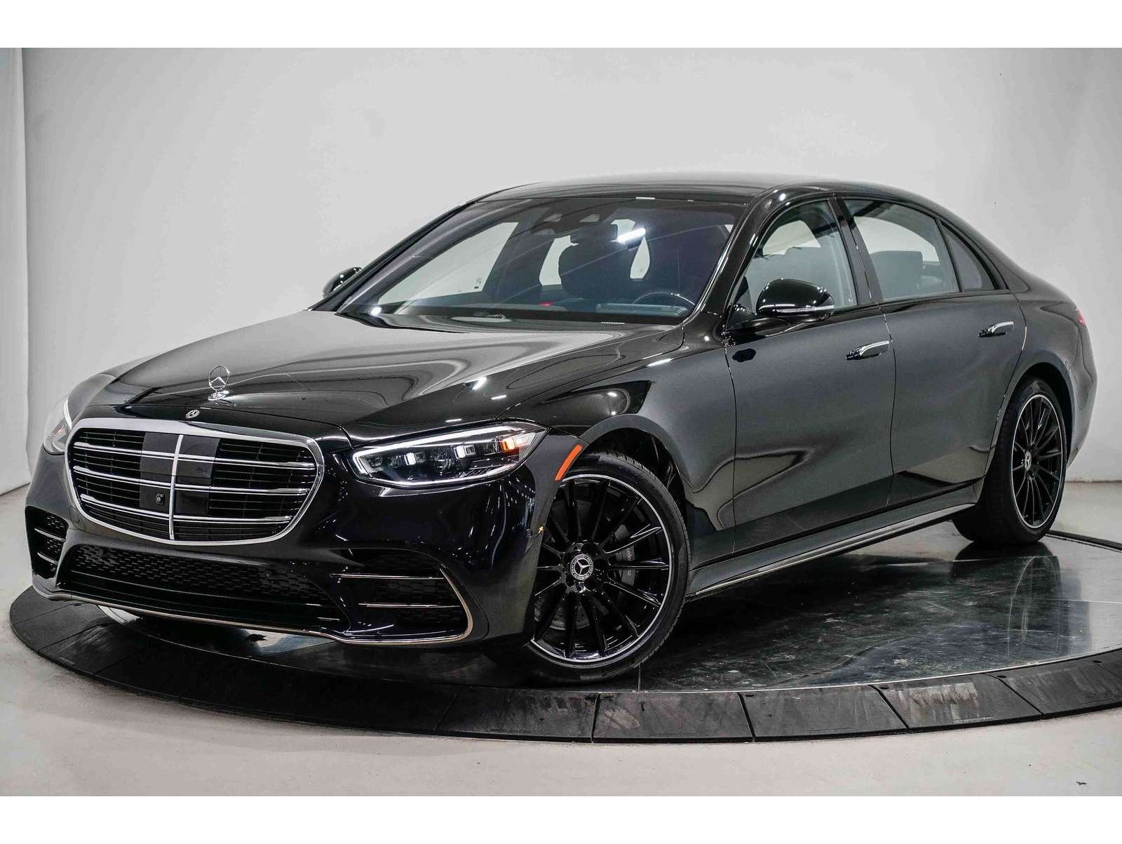 2025 Mercedes-Benz S-Class S 580's photo