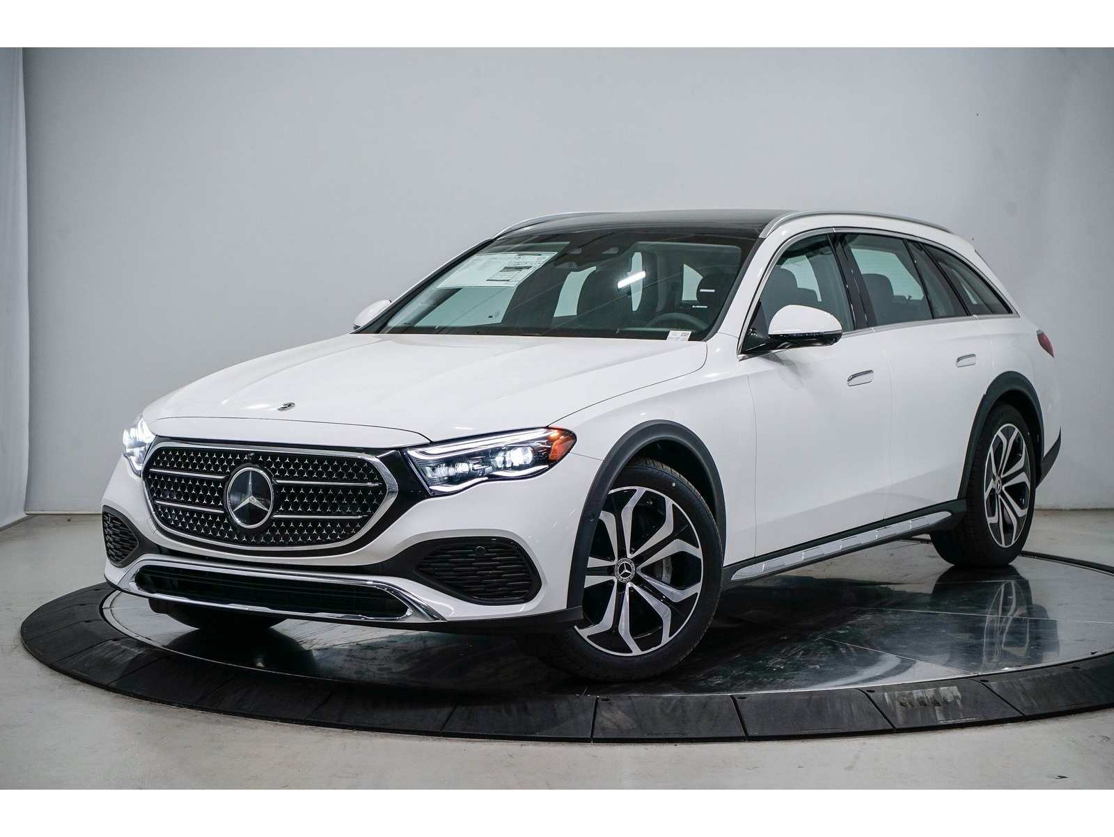 2025 Mercedes-Benz E-Class E450 All-Terrain's photo