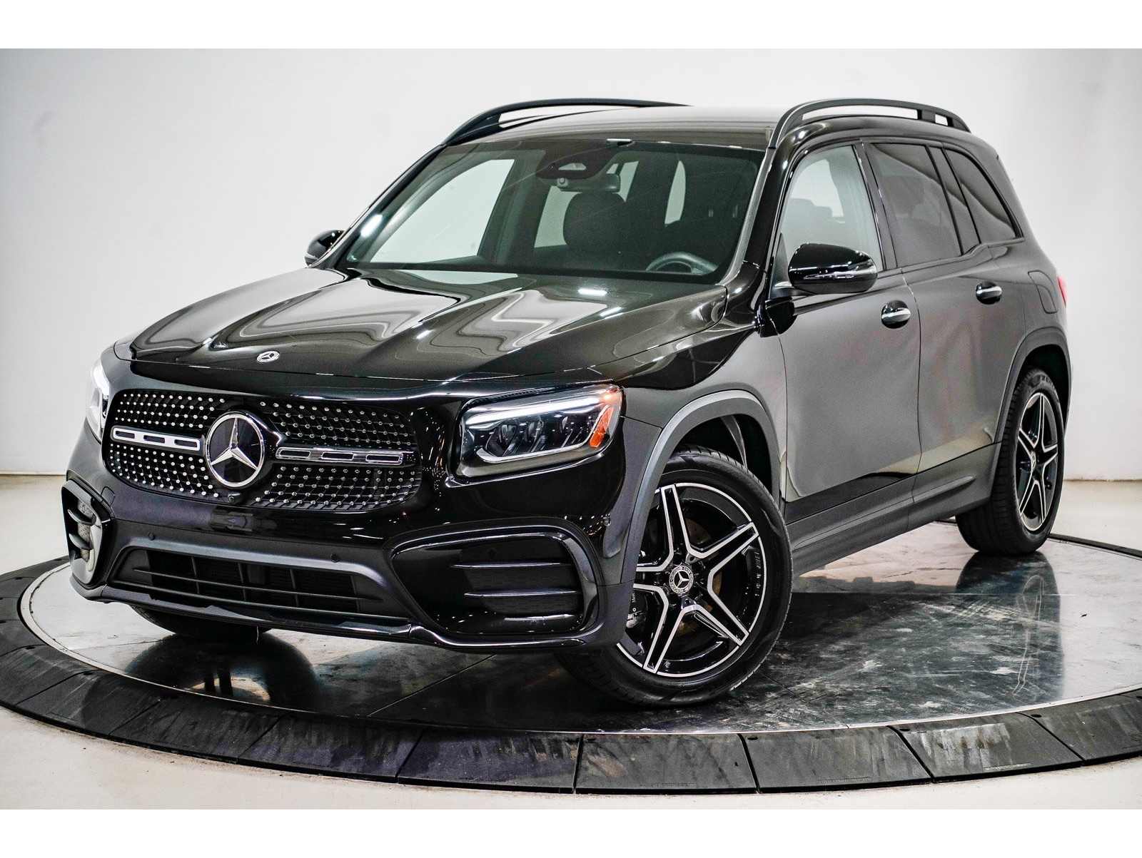 2024 Mercedes-Benz GLB Base's photo