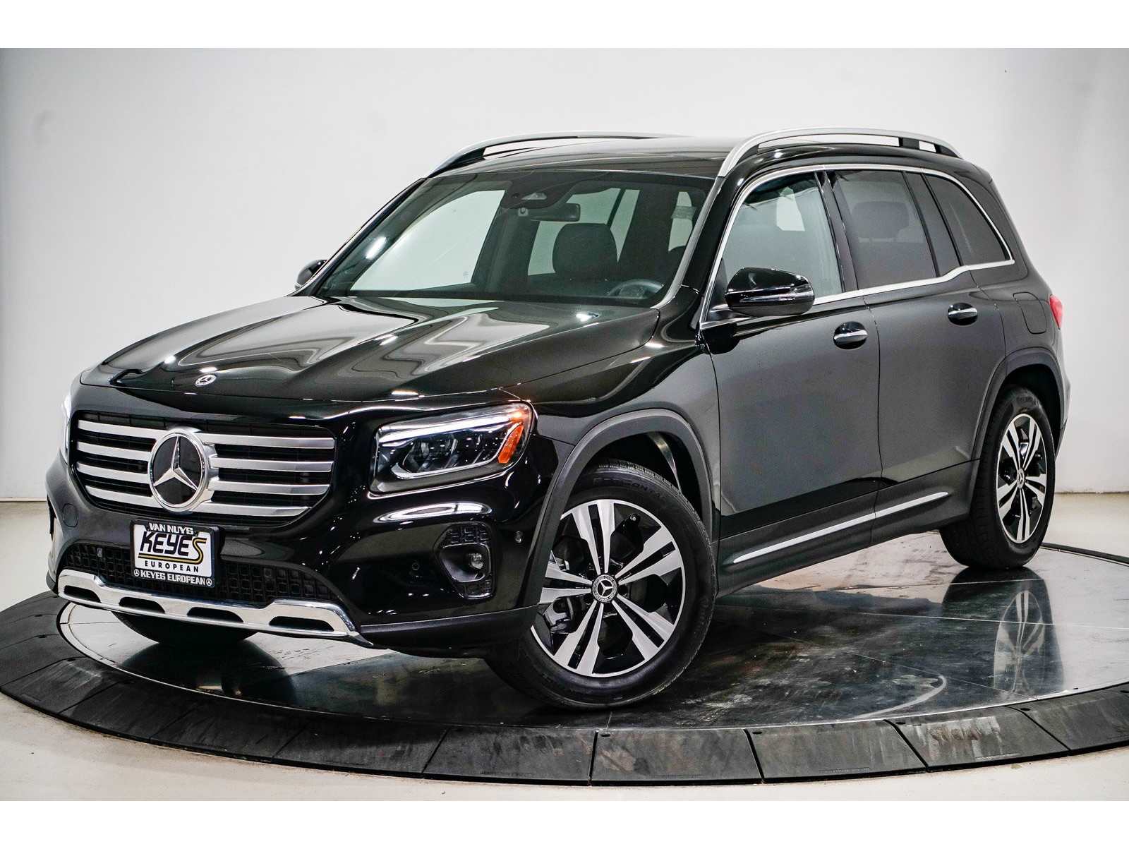 2025 Mercedes-Benz GLB Base's photo