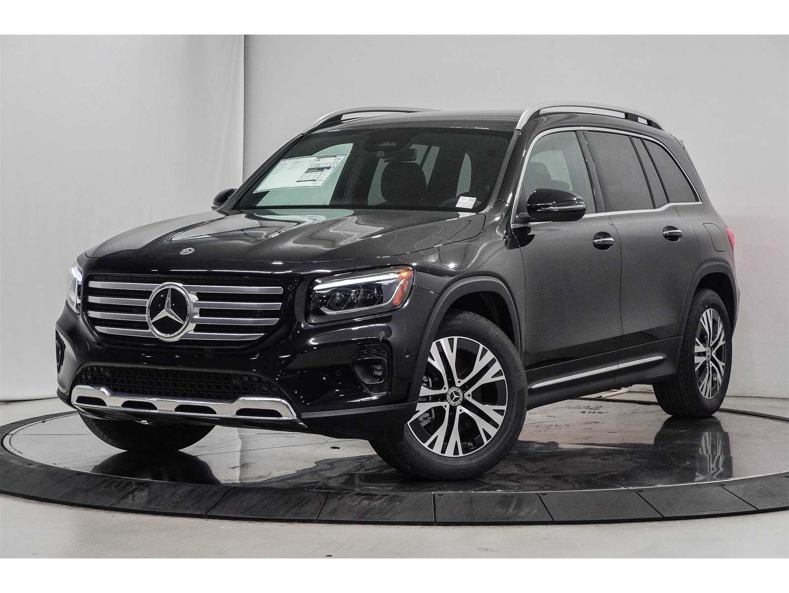 2025 Mercedes-Benz GLB Base's photo