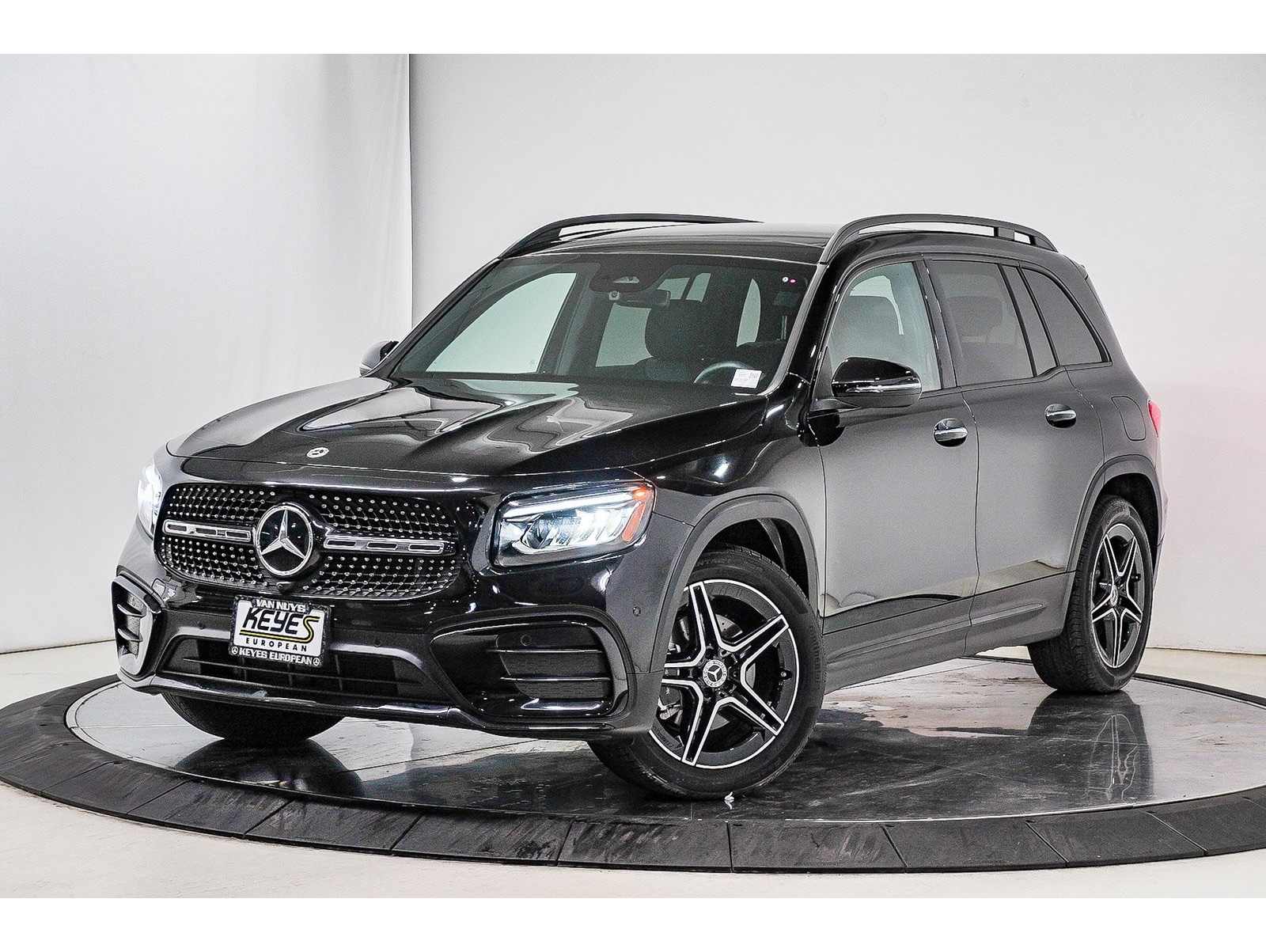 2025 Mercedes-Benz GLB Base's photo