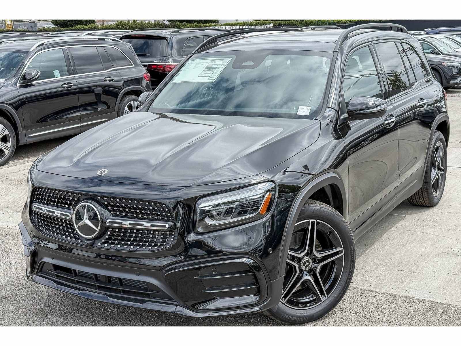 2025 Mercedes-Benz GLB Base's photo