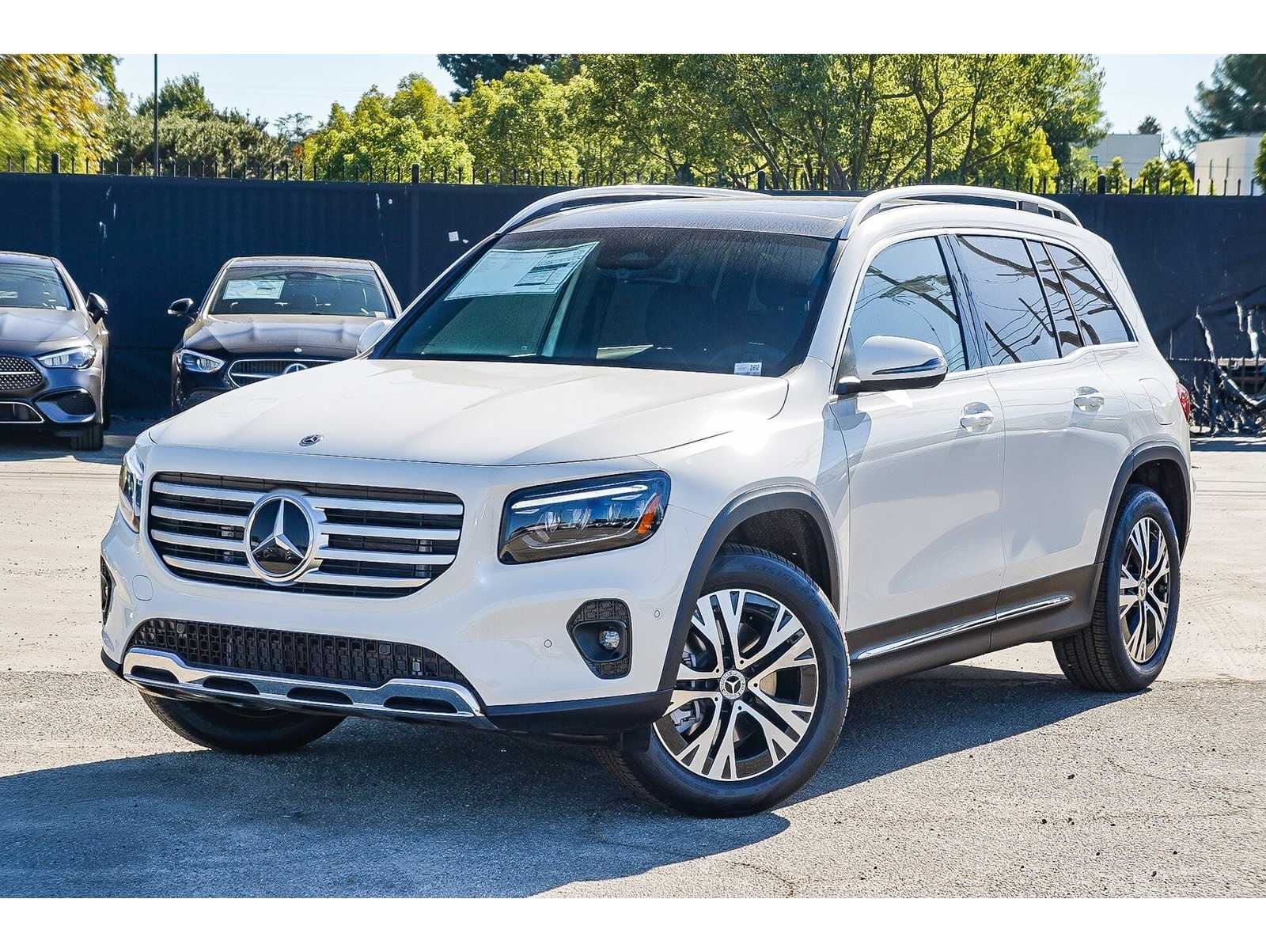 2026 Mercedes-Benz GLB GLB 250's photo