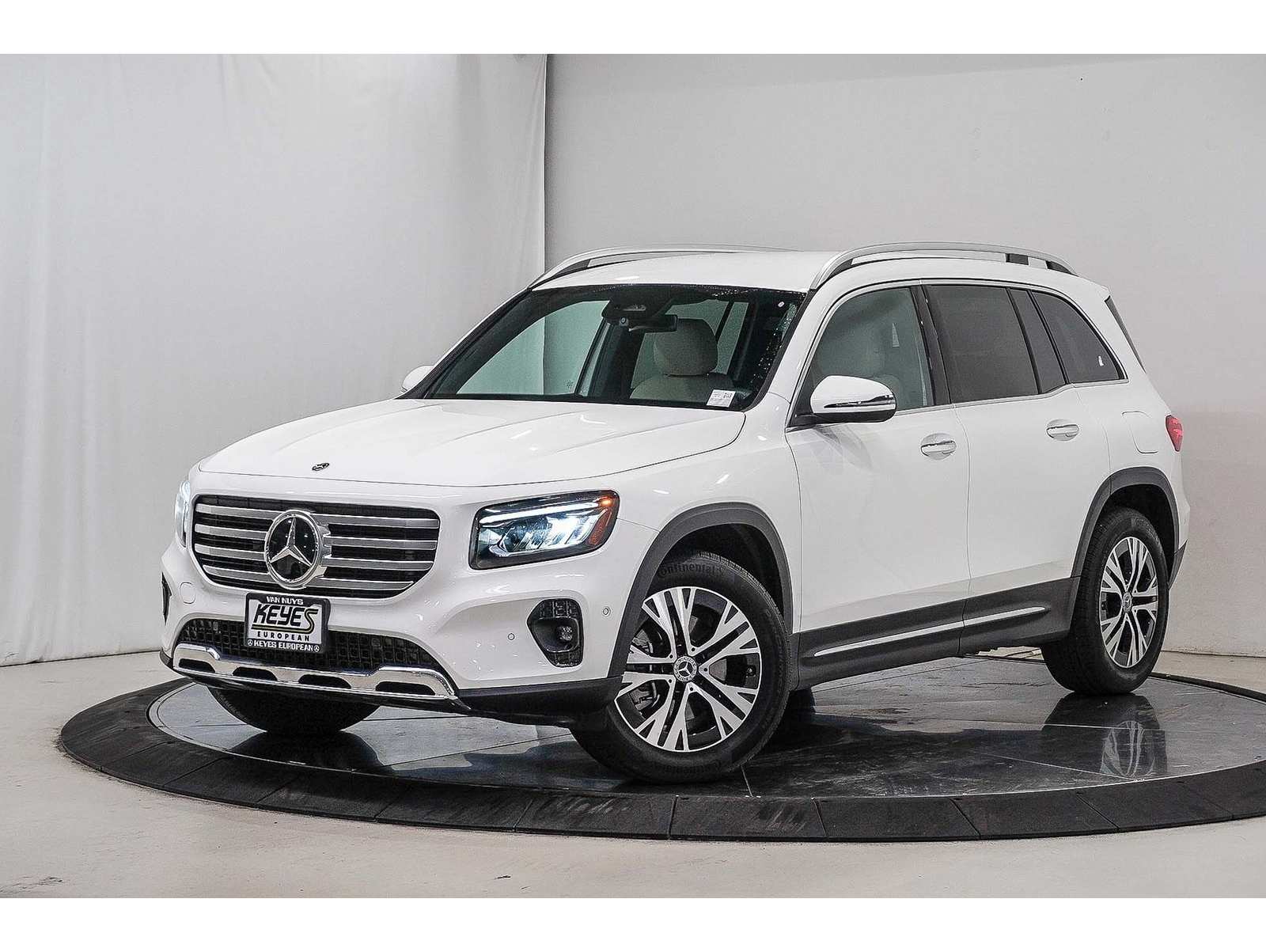 2025 Mercedes-Benz GLB Base's photo