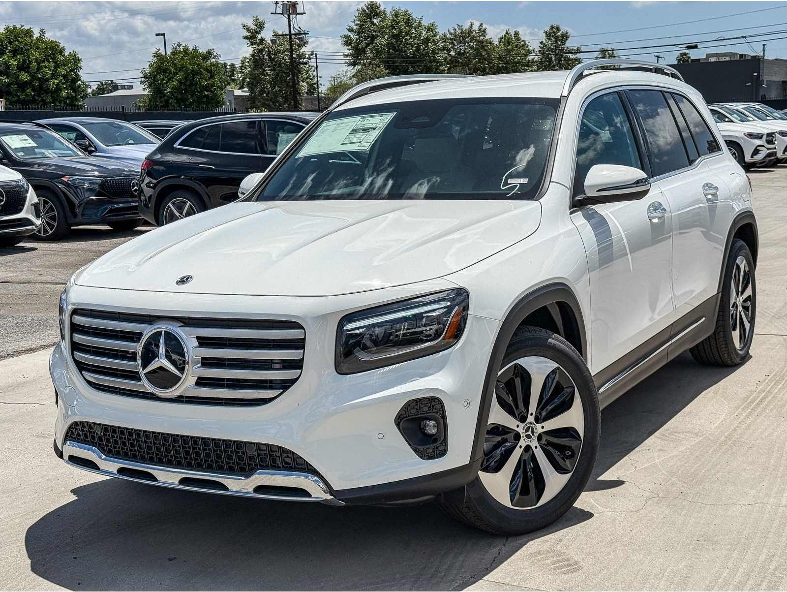 2025 Mercedes-Benz GLB Base's photo