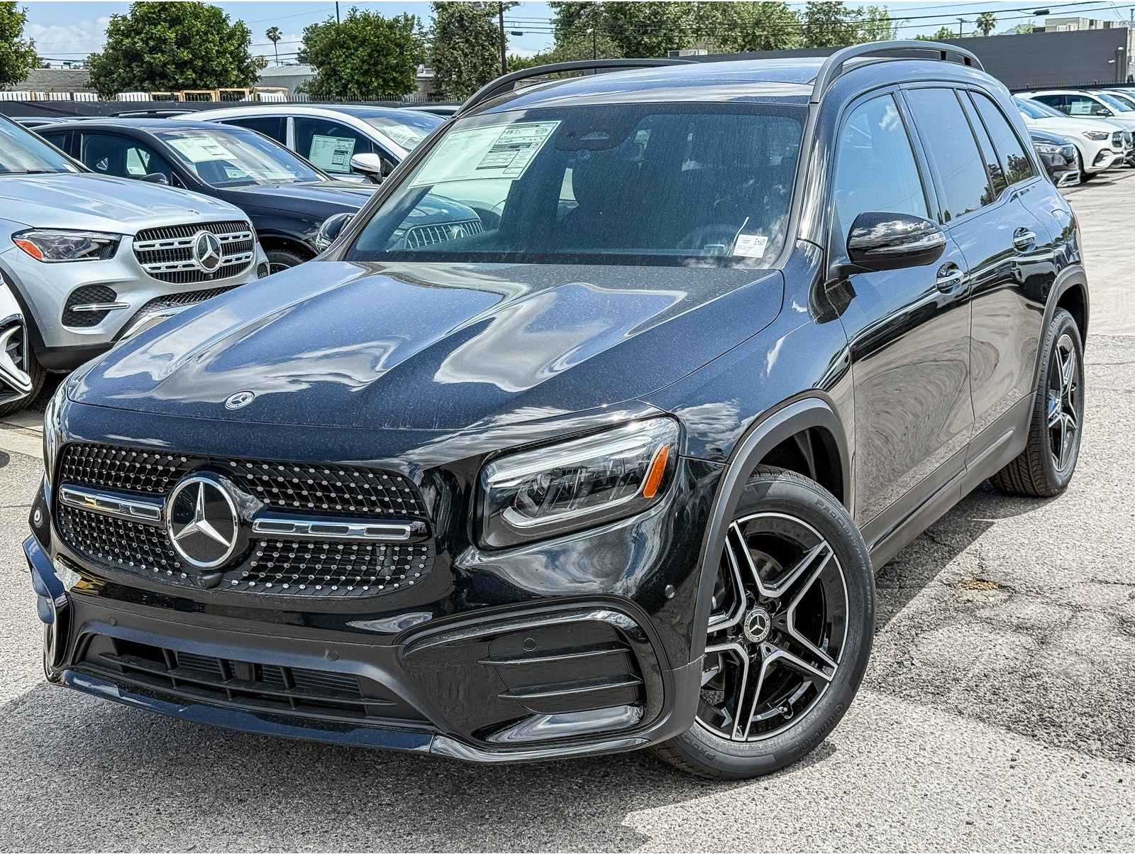 2025 Mercedes-Benz GLB Base's photo