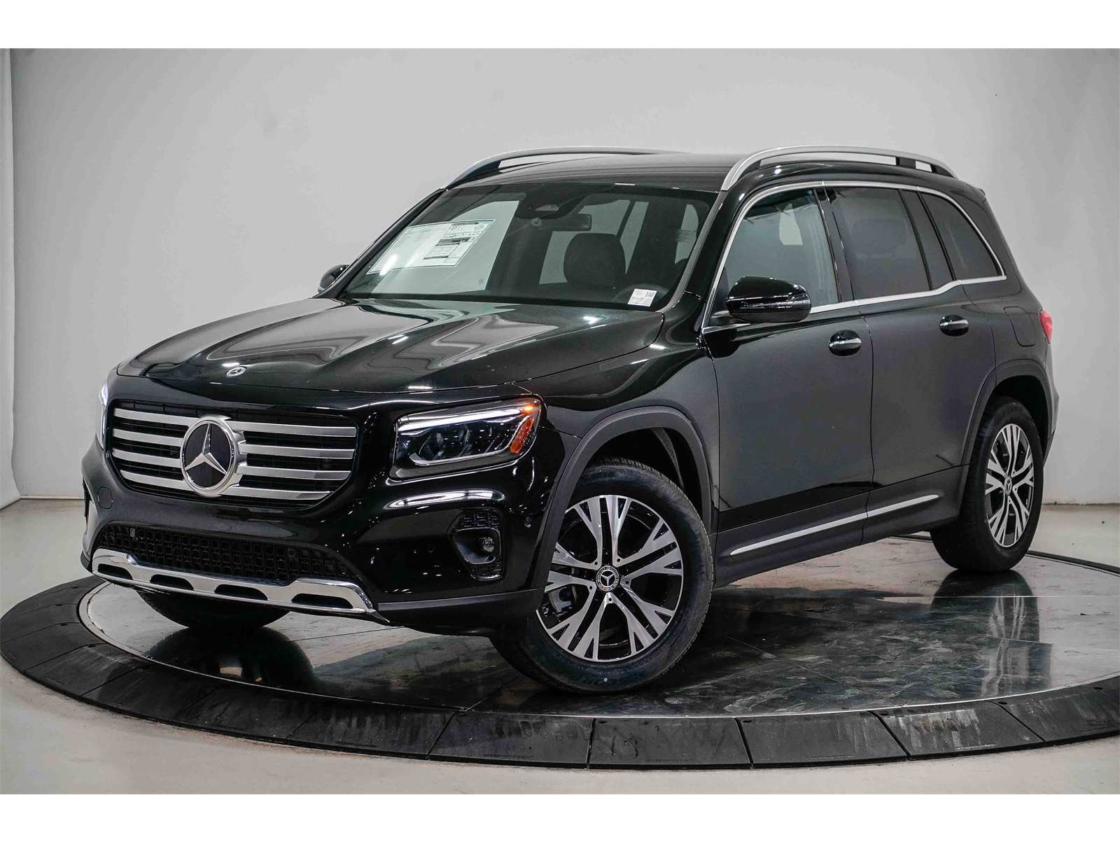 2025 Mercedes-Benz GLB Base's photo