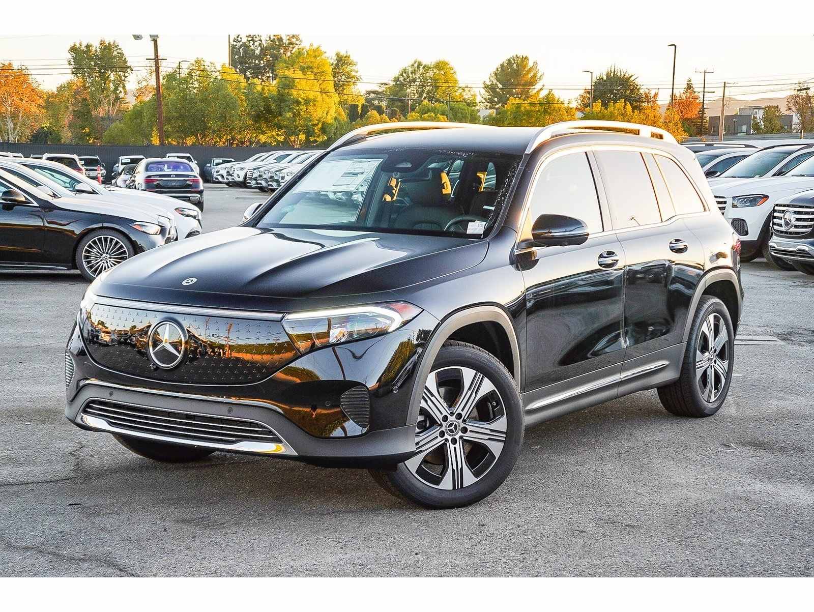 2025 Mercedes-Benz EQB Base's photo