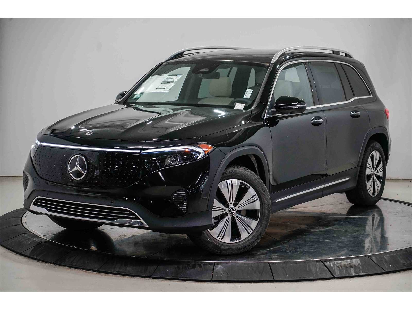 2025 Mercedes-Benz EQB Base's photo