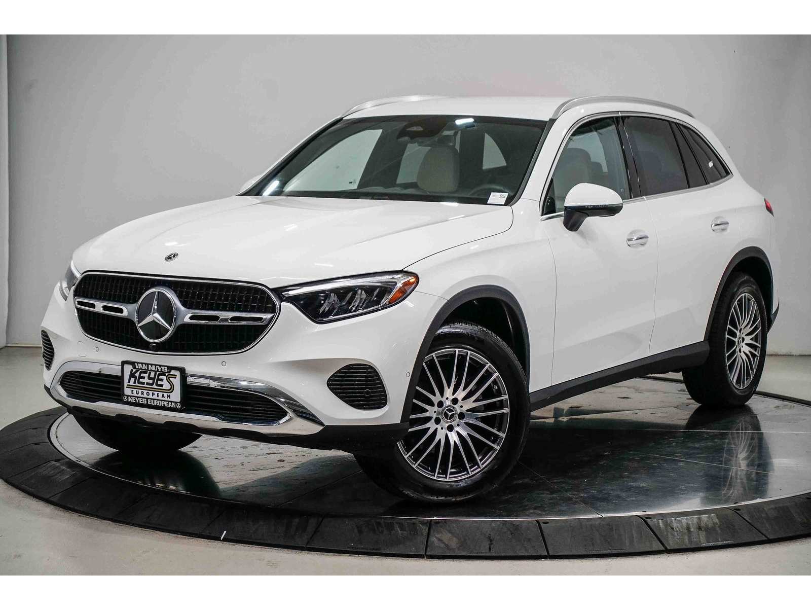 2025 Mercedes-Benz GLC Base's photo