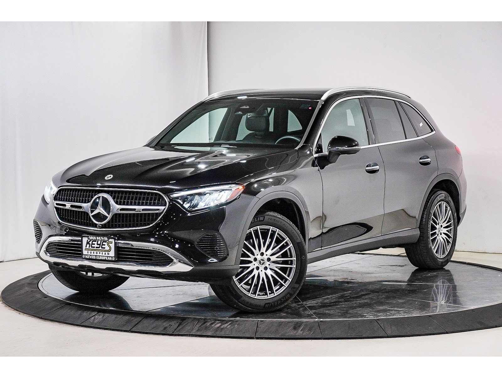 2025 Mercedes-Benz GLC Base's photo