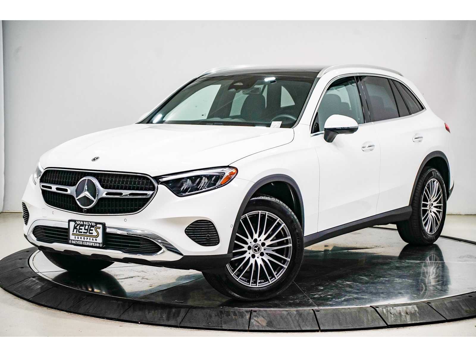 2025 Mercedes-Benz GLC Base's photo