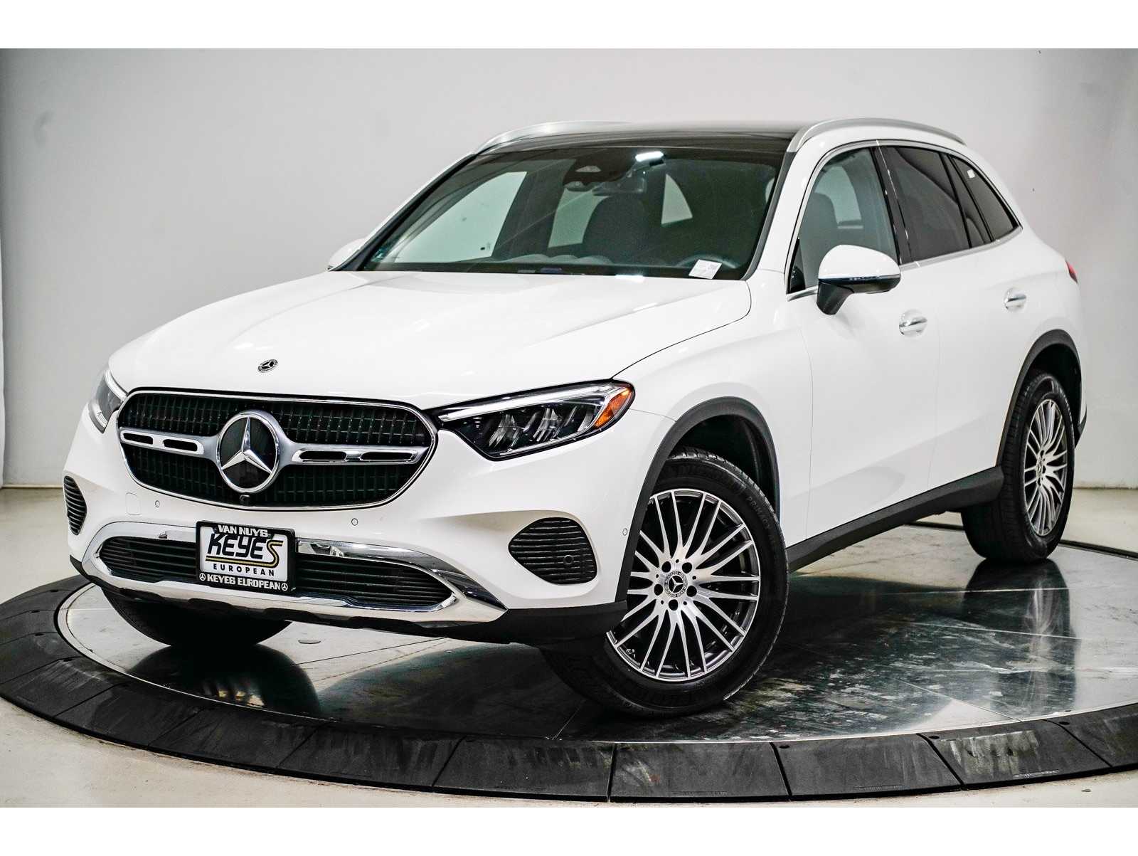 2025 Mercedes-Benz GLC Base's photo