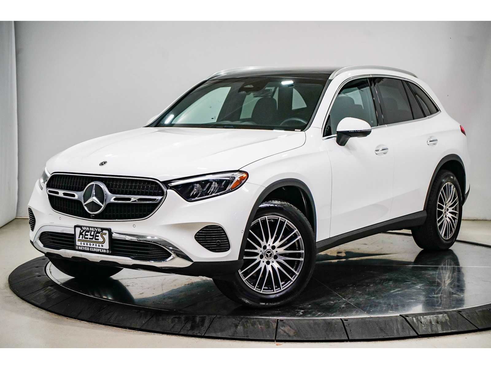 2025 Mercedes-Benz GLC Base's photo